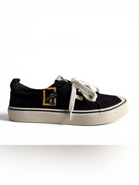 Cariuma x National Geographic OCA Low Black Canvas Sneakers Women's 8.5 Shoes